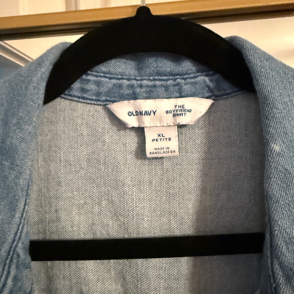Old Navy Petite Boyfriend Denim Shirt - Picture 3 of 3